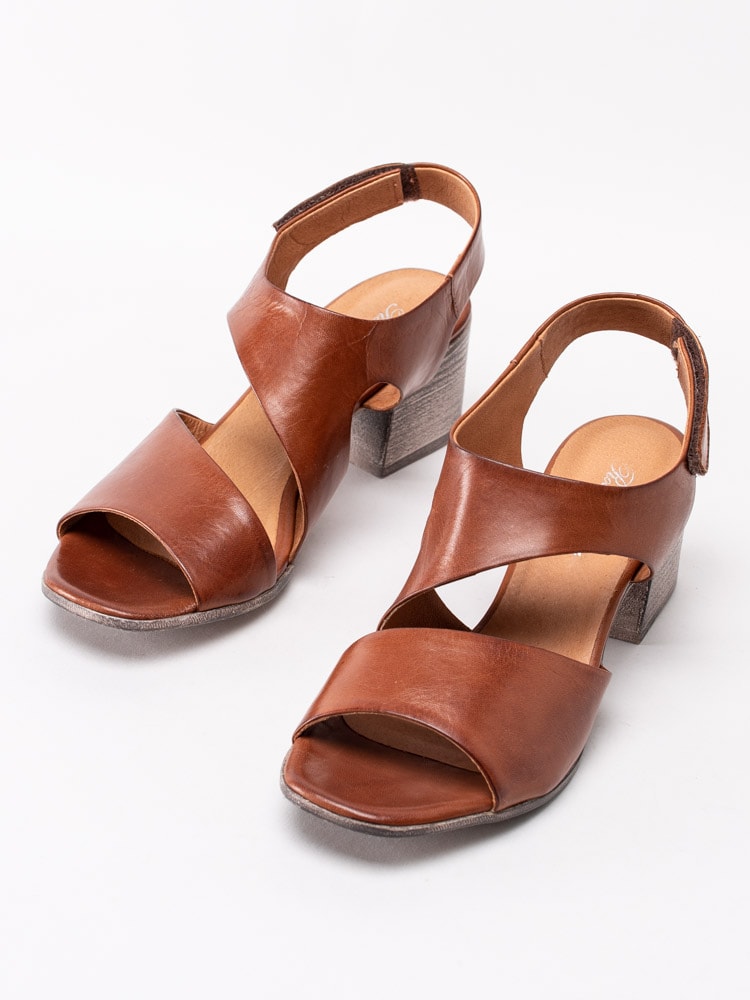 06201124 Rosa Negra 837-2645-188 Bruna sandaletter i mjukt skinn med kardborre-6
