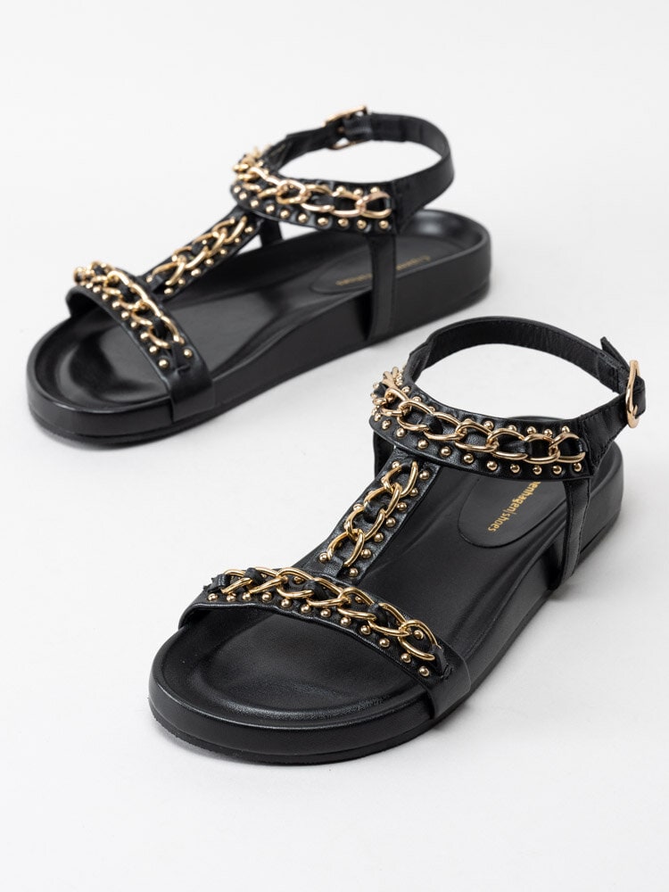 Copenhagen Shoes - So Serious - Svarta sandaler med guldiga länkar
