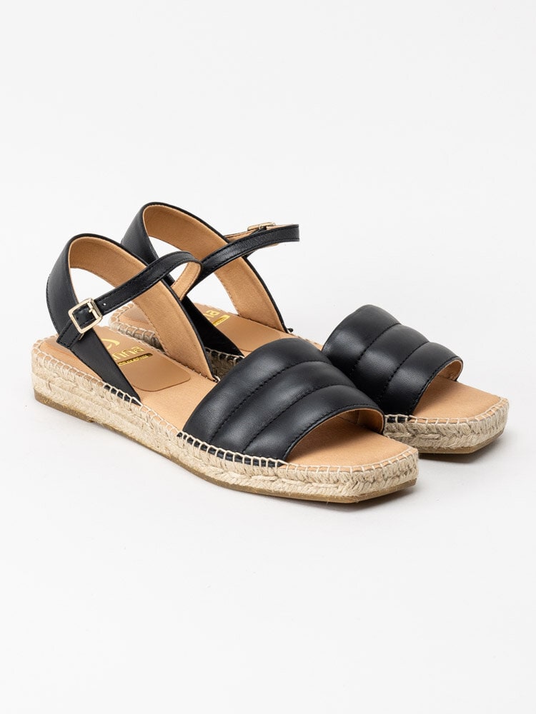 Kanna - Amber - Svarta sandaler med repklädd sula