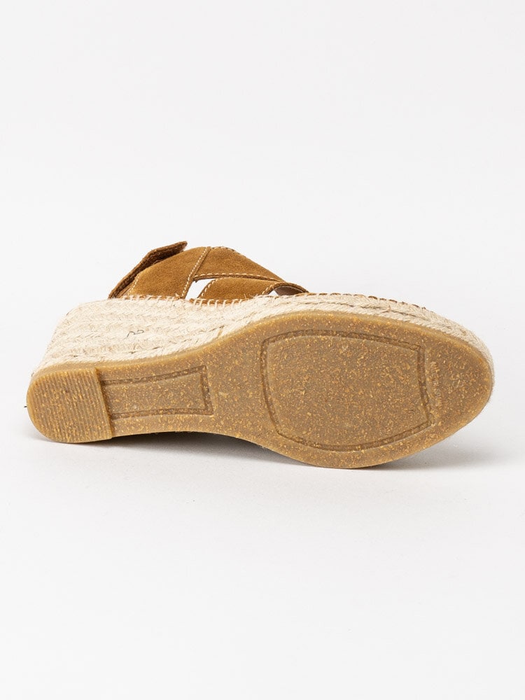 Kanna - Ania - Bruna kilklackade sandaletter i mocka