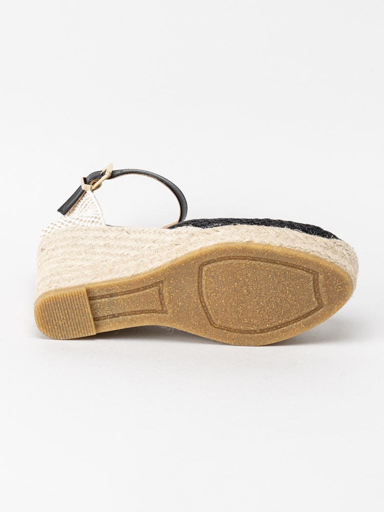 Kanna - Ines - Svarta kilklackade sandaletter med spets