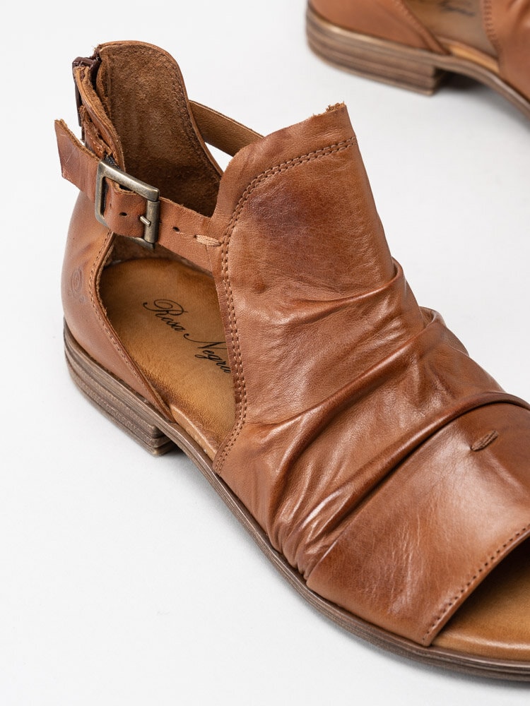 Rosa Negra - Ljusbruna sandaler i skinn