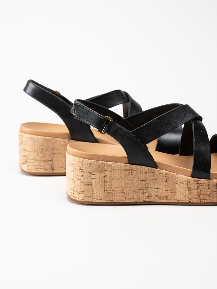 Clarks - Kimmei cork - Svarta kilklackade sandaletter i skinn