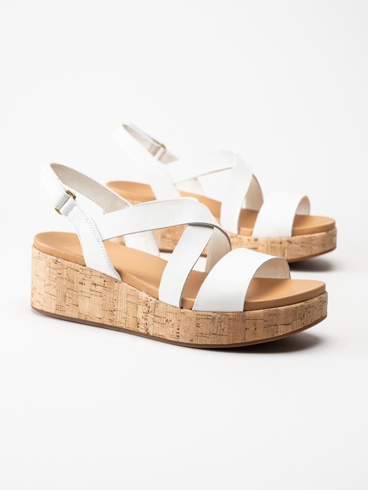 Clarks - Kimmei cork - Vita kilklackade sandaletter i skinn