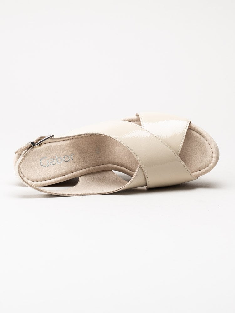 Gabor - Beige kilklackade sandaletter i lack