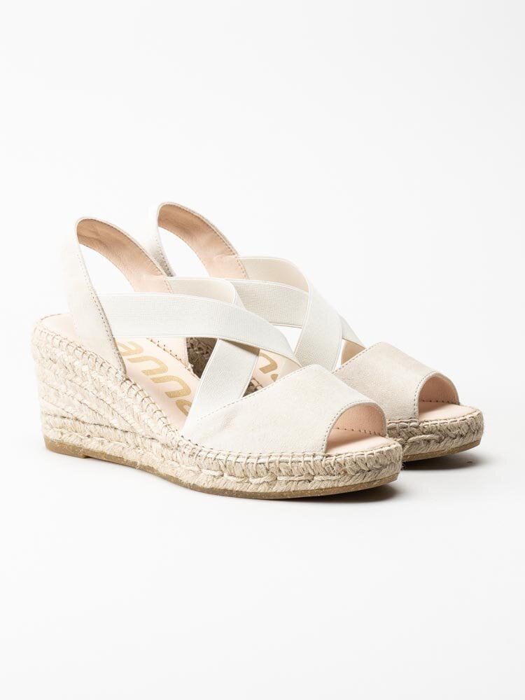 Kanna - Beige kilklackade sandaletter i mocka