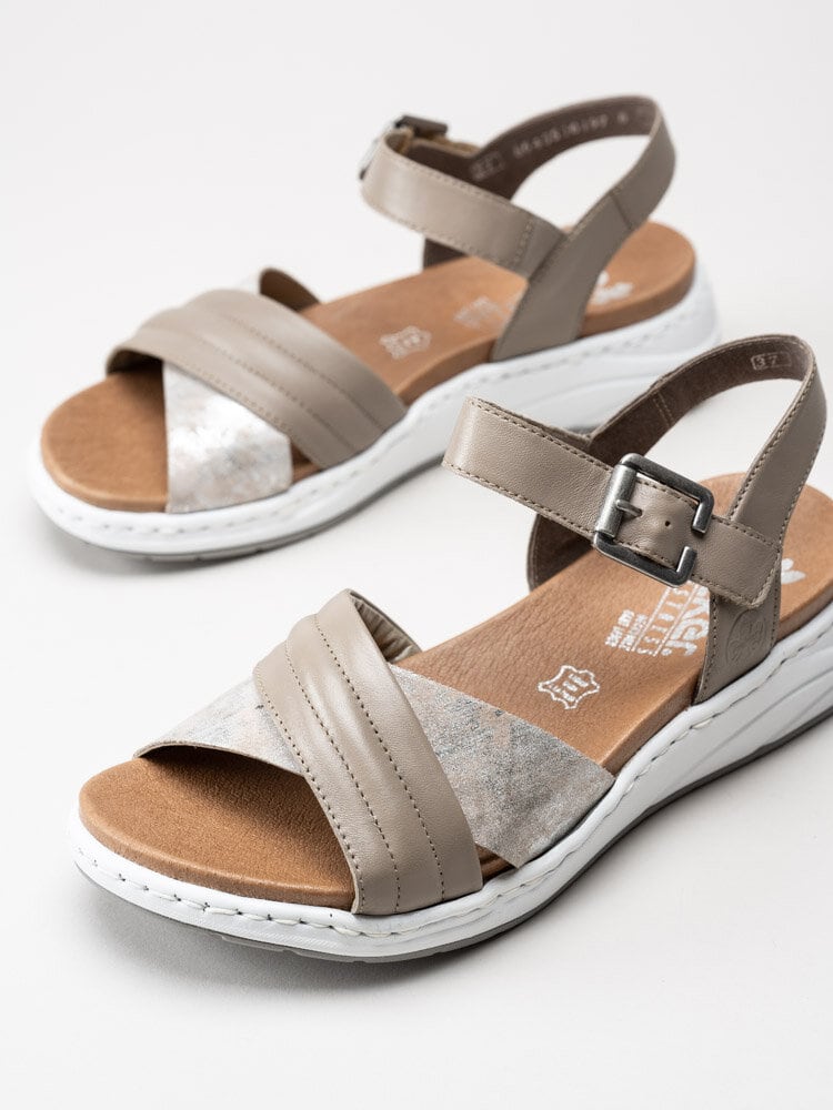 Rieker - Beige sandaler med silvrig rem