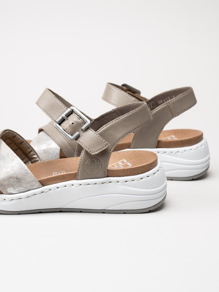 Rieker - Beige sandaler med silvrig rem