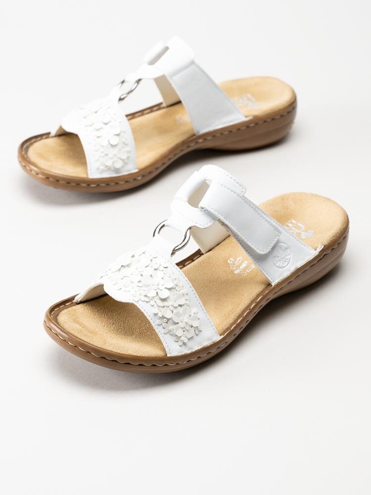 Rieker - Vita slip in sandaler med paljettdekor