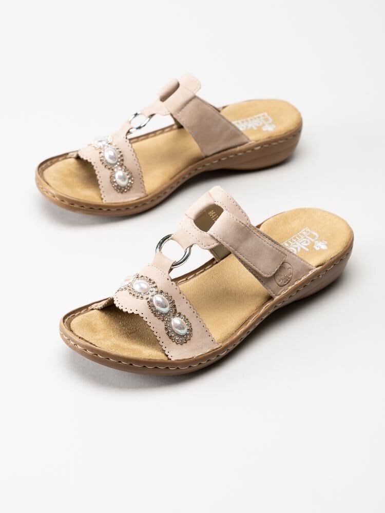 Rieker - Beige slip in sandaler med pärldekor