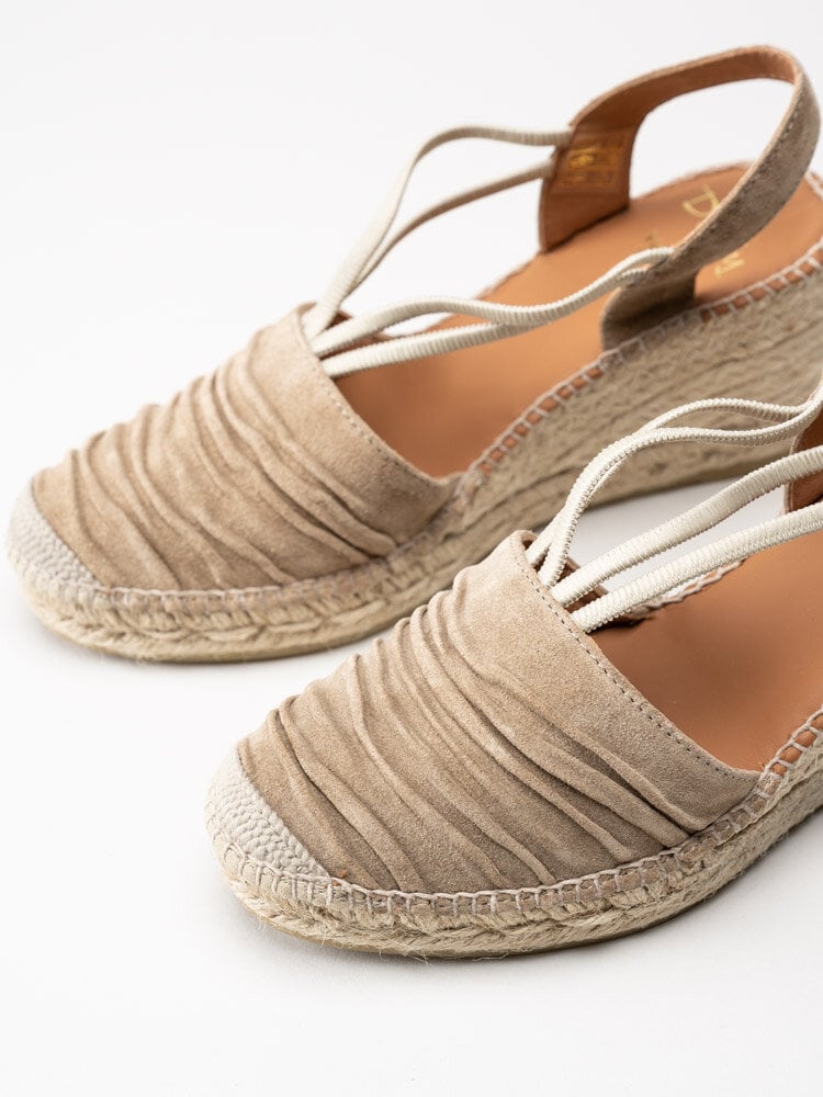 Duffy - Beige kilklackade espadrillos i mocka