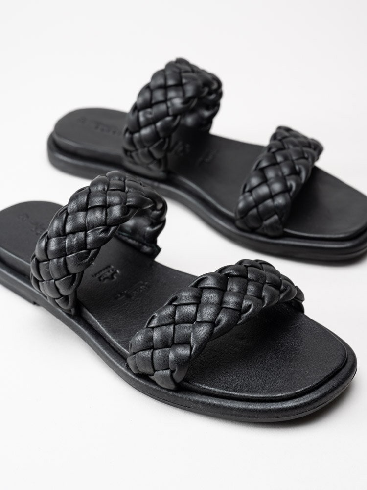 Tamaris - Svarta slip in sandaler i flätat skinn