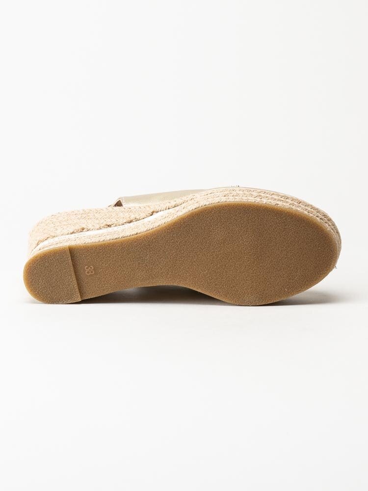 U.S. Polo Assn. - Alyssa004met - Guldfärgade kilklackade sandaletter