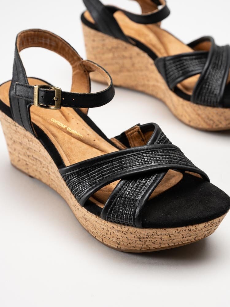 Clarks - Elleri Plum - Svarta kilklackade sandaletter i skinn