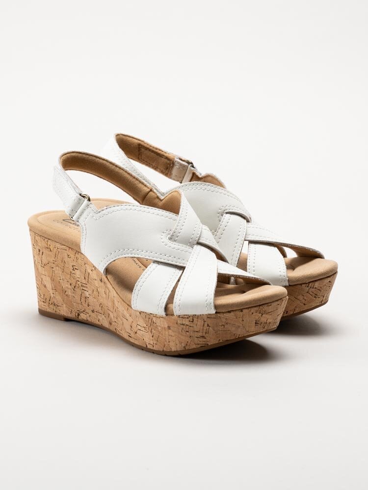 Clarks - Rose Erin - Vita kilklackade sandaletter i skinn