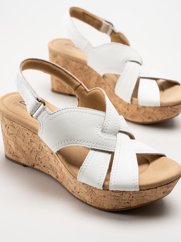 Clarks - Rose Erin - Vita kilklackade sandaletter i skinn