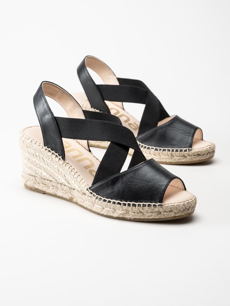 Kanna - Svarta kilklackade sandaletter i skinn