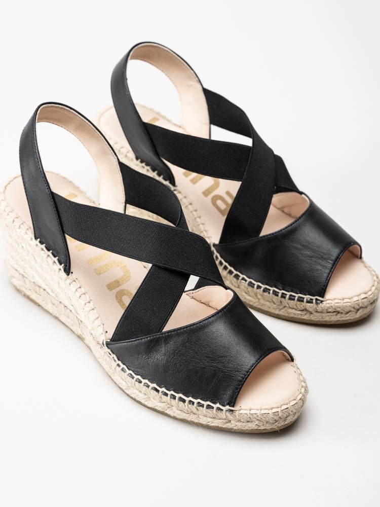 Kanna - Svarta kilklackade sandaletter i skinn