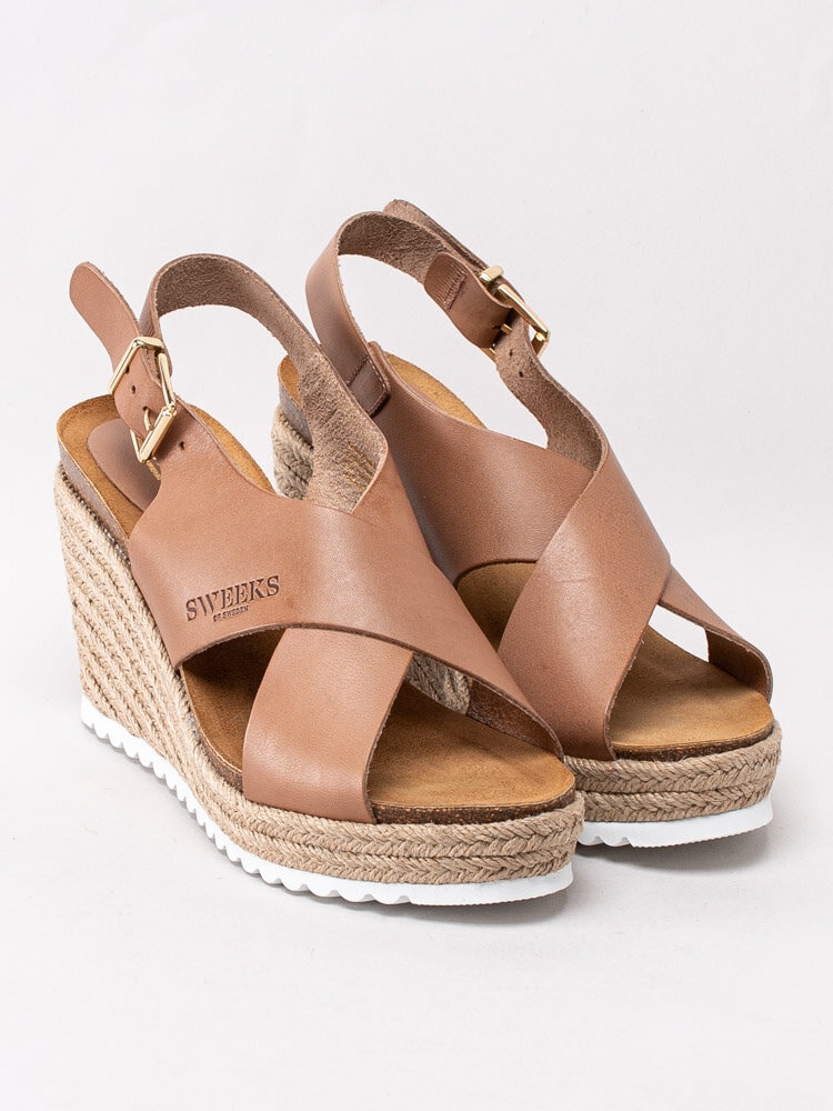 Sweeks - Olivia - Ljusbruna kilklackade sandaletter i skinn