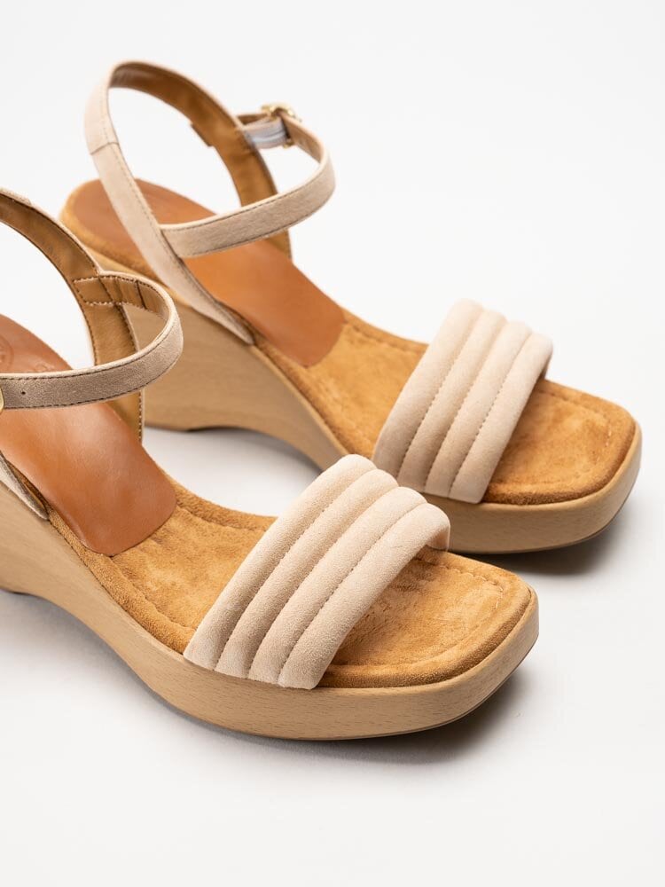 Unisa - RABASA_KS - Beige kilklackade sandaletter i mocka