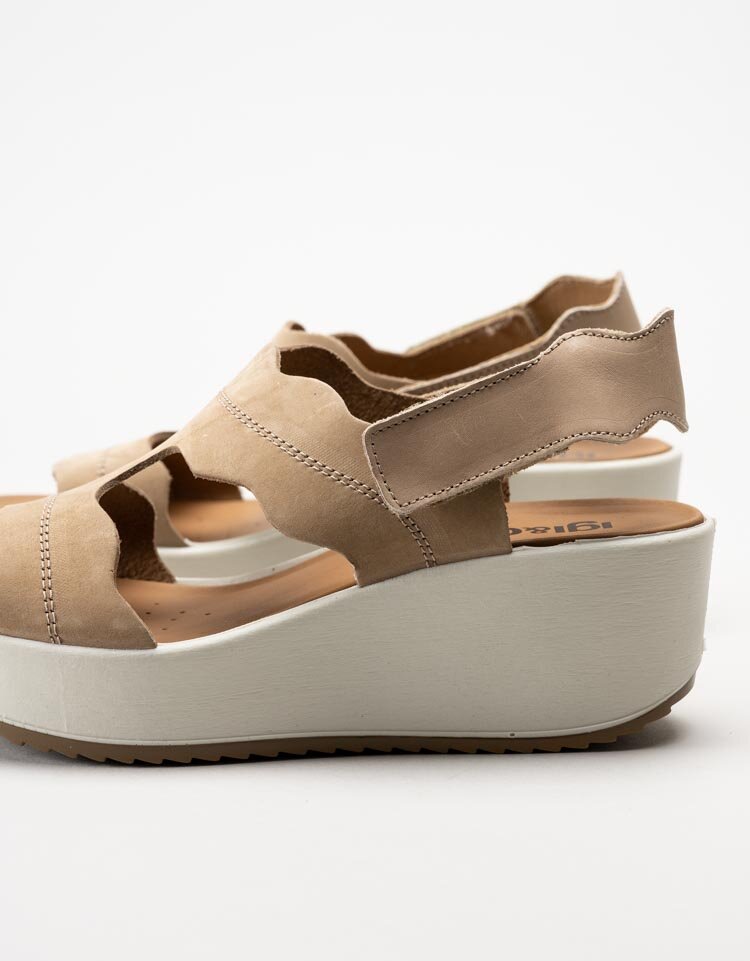 Igi & Co - Beige platåsandal i mjuk nubuck