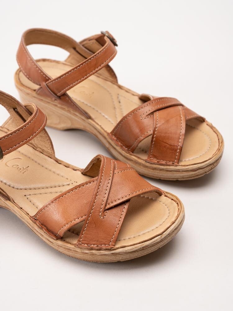 Andrea Conti - Ljusbruna sandaler i skinn
