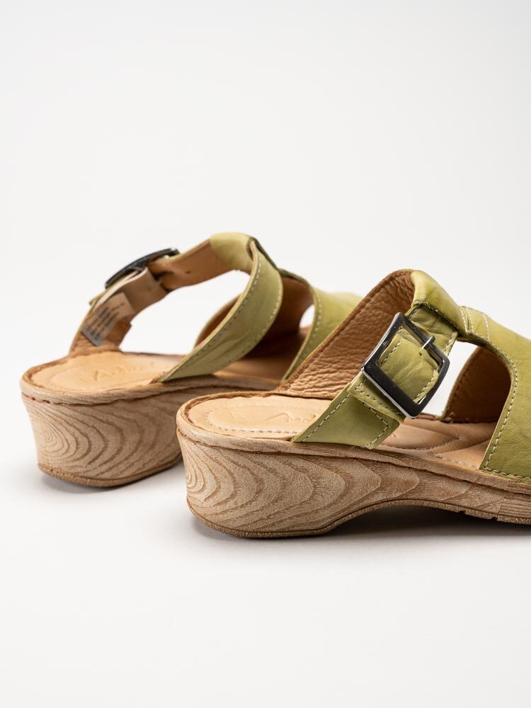 Andrea Conti - Gröna slip in sandaletter i skinn