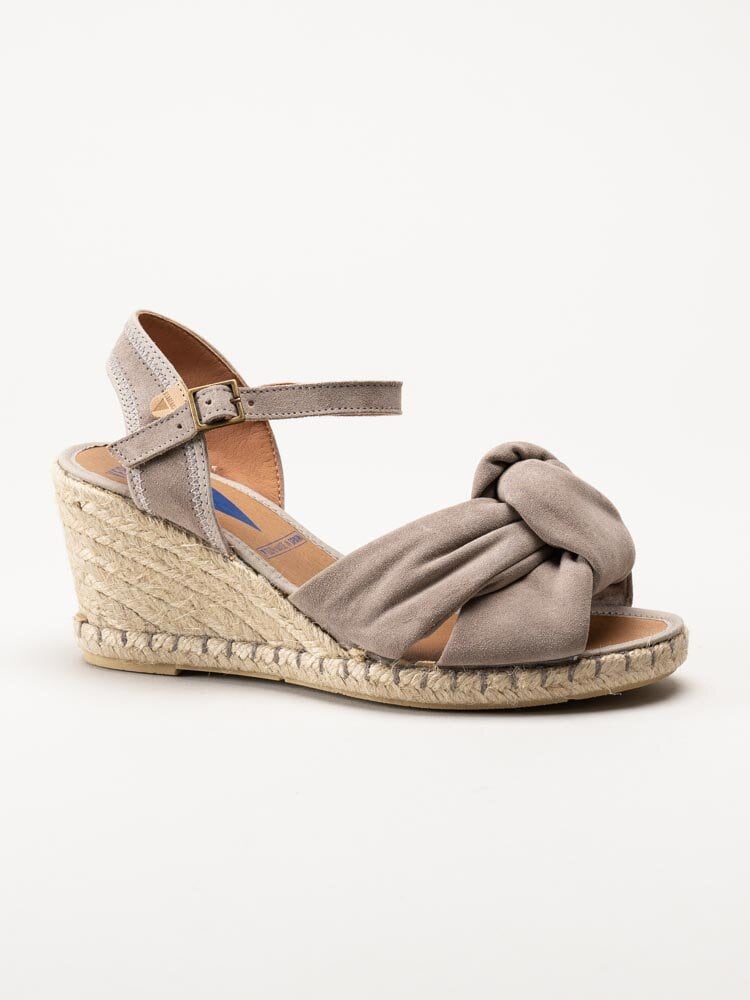 Verbenas - Dune Bambú - Beige kilklackade sandaletter i mocka