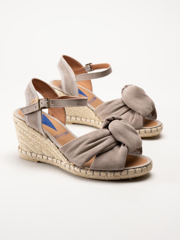 Verbenas - Dune Bambú - Beige kilklackade sandaletter i mocka