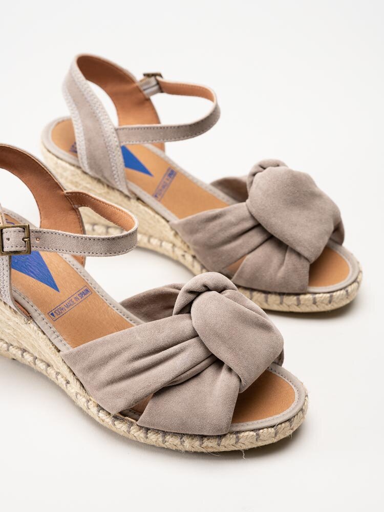 Verbenas - Dune Bambú - Beige kilklackade sandaletter i mocka