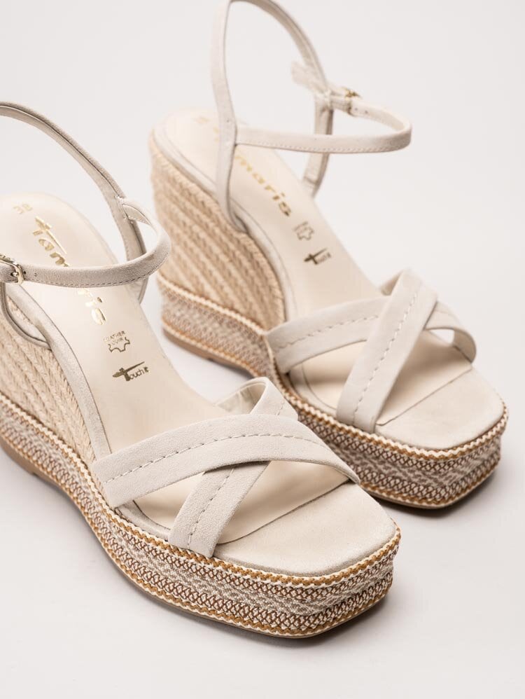 Tamaris - Beige kilklackade sandaletter i mocka