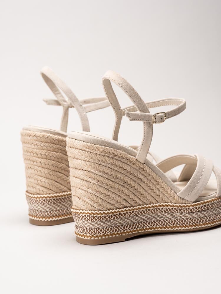 Tamaris - Beige kilklackade sandaletter i mocka