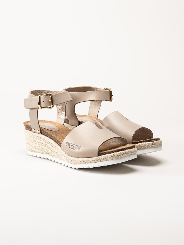 Sweeks - Ingrid - Beige kilklackade sandaletter i skinn