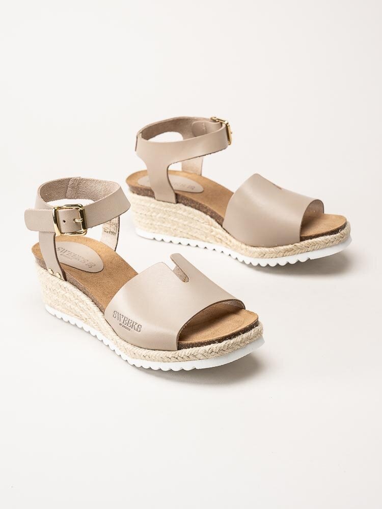 Sweeks - Ingrid - Beige kilklackade sandaletter i skinn