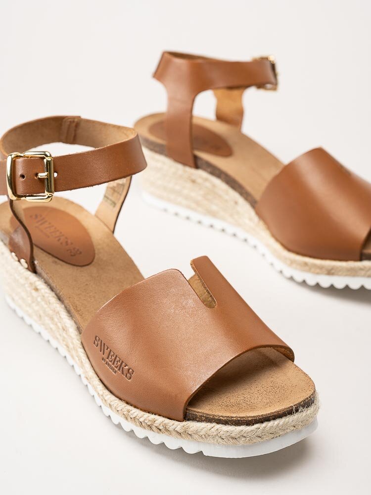Sweeks - Ingrid - Bruna kilklackade sandaletter i skinn