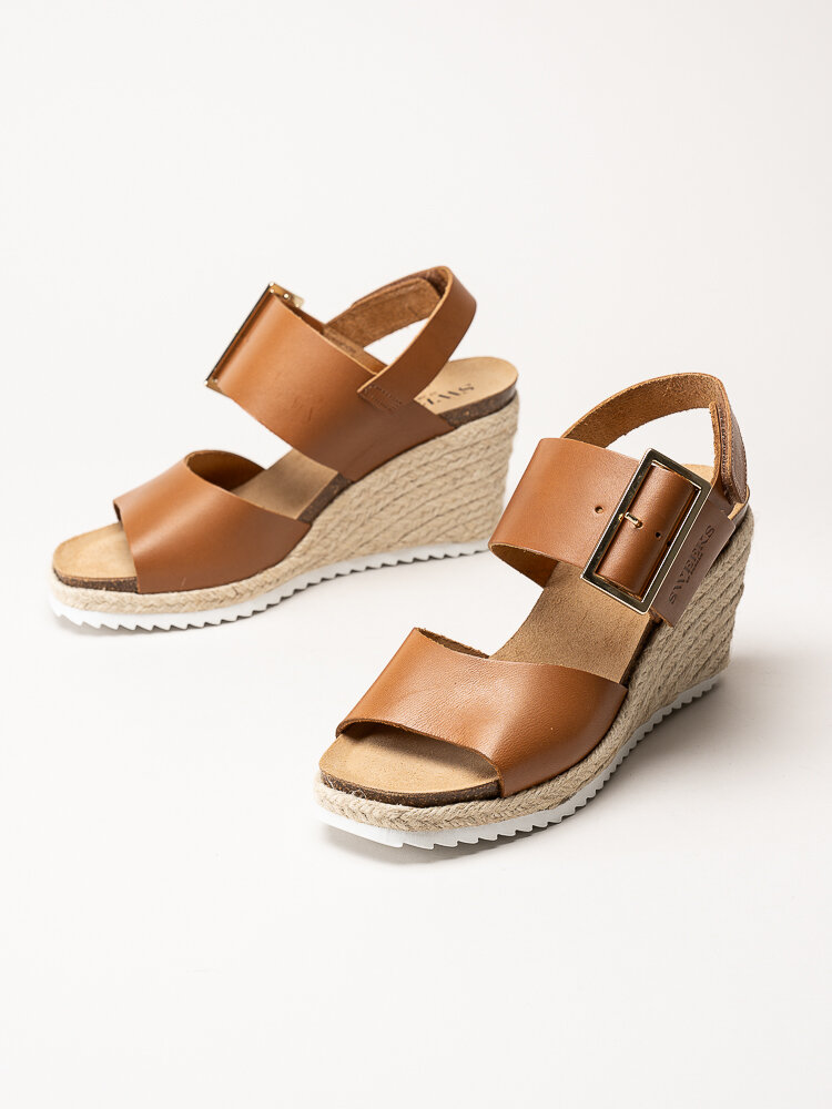 Sweeks - Tyra - Bruna kilklackade sandaletter i skinn