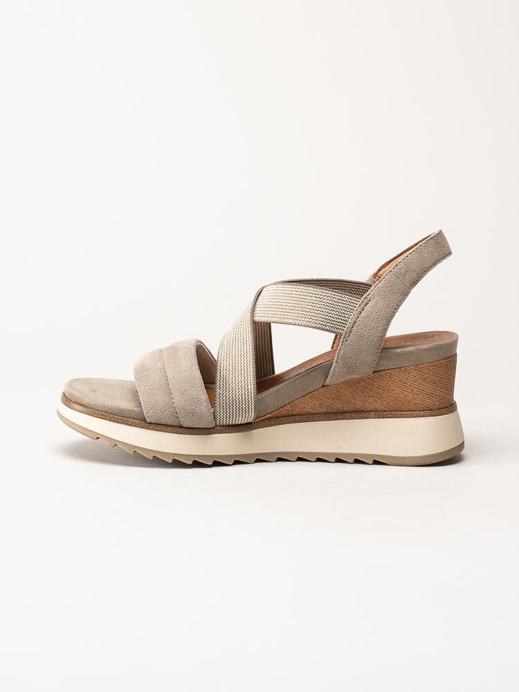 Tamaris - Beige kilklackade sandaletter i mocka