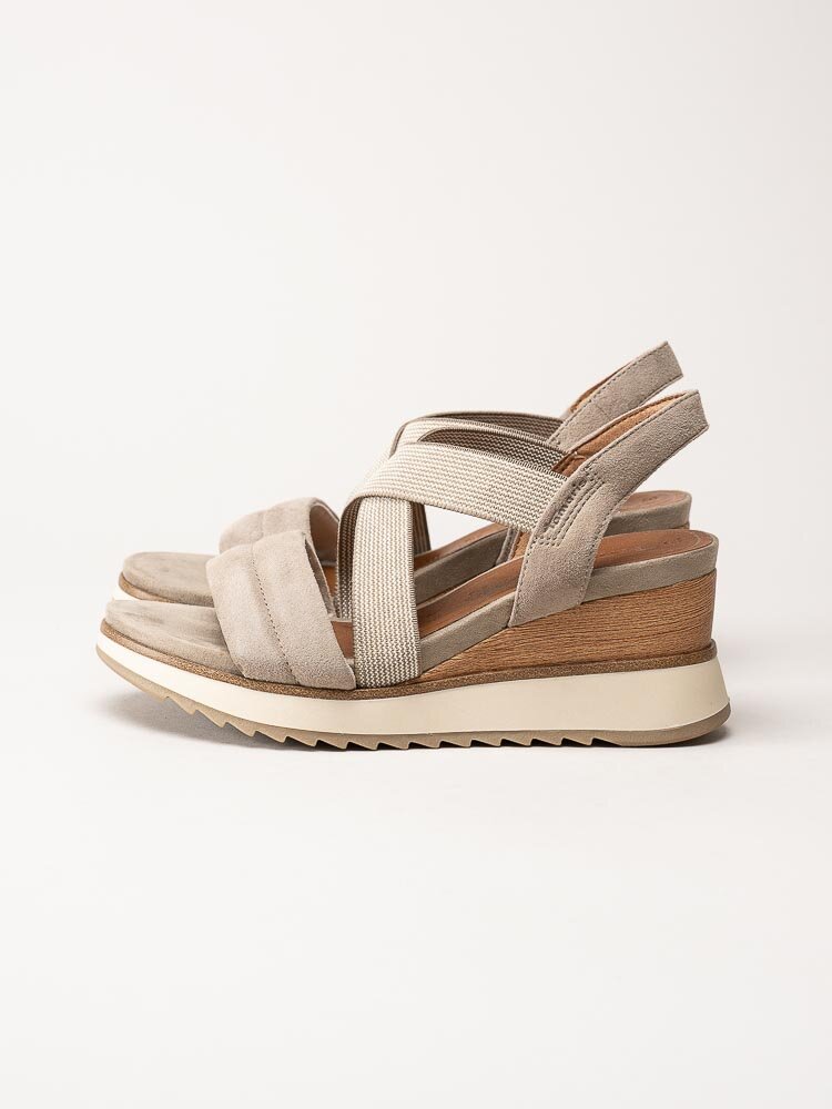 Tamaris - Beige kilklackade sandaletter i mocka