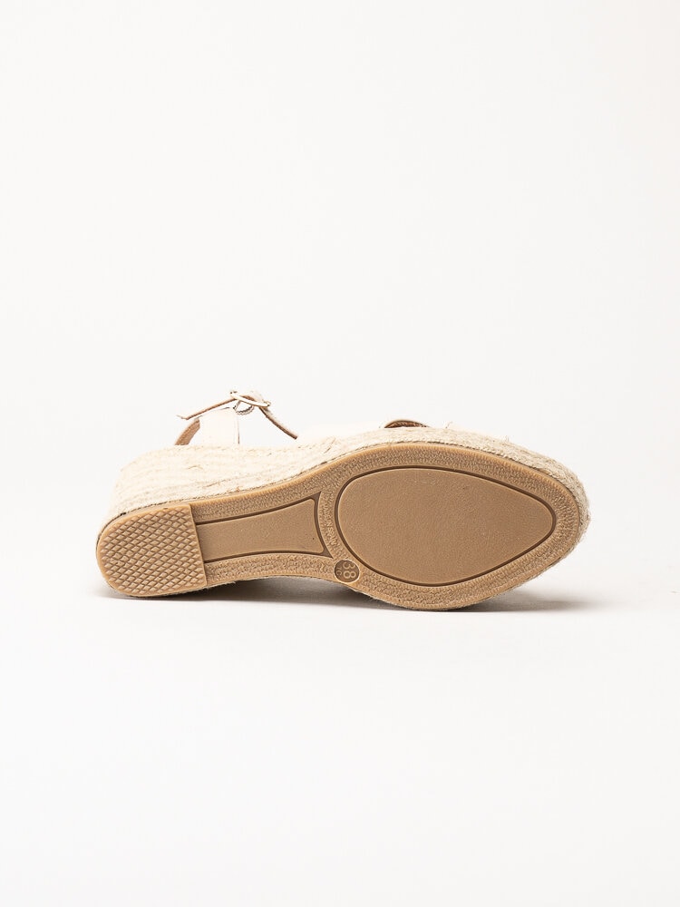Alberville - Beige kilklackade sandaletter i skinn