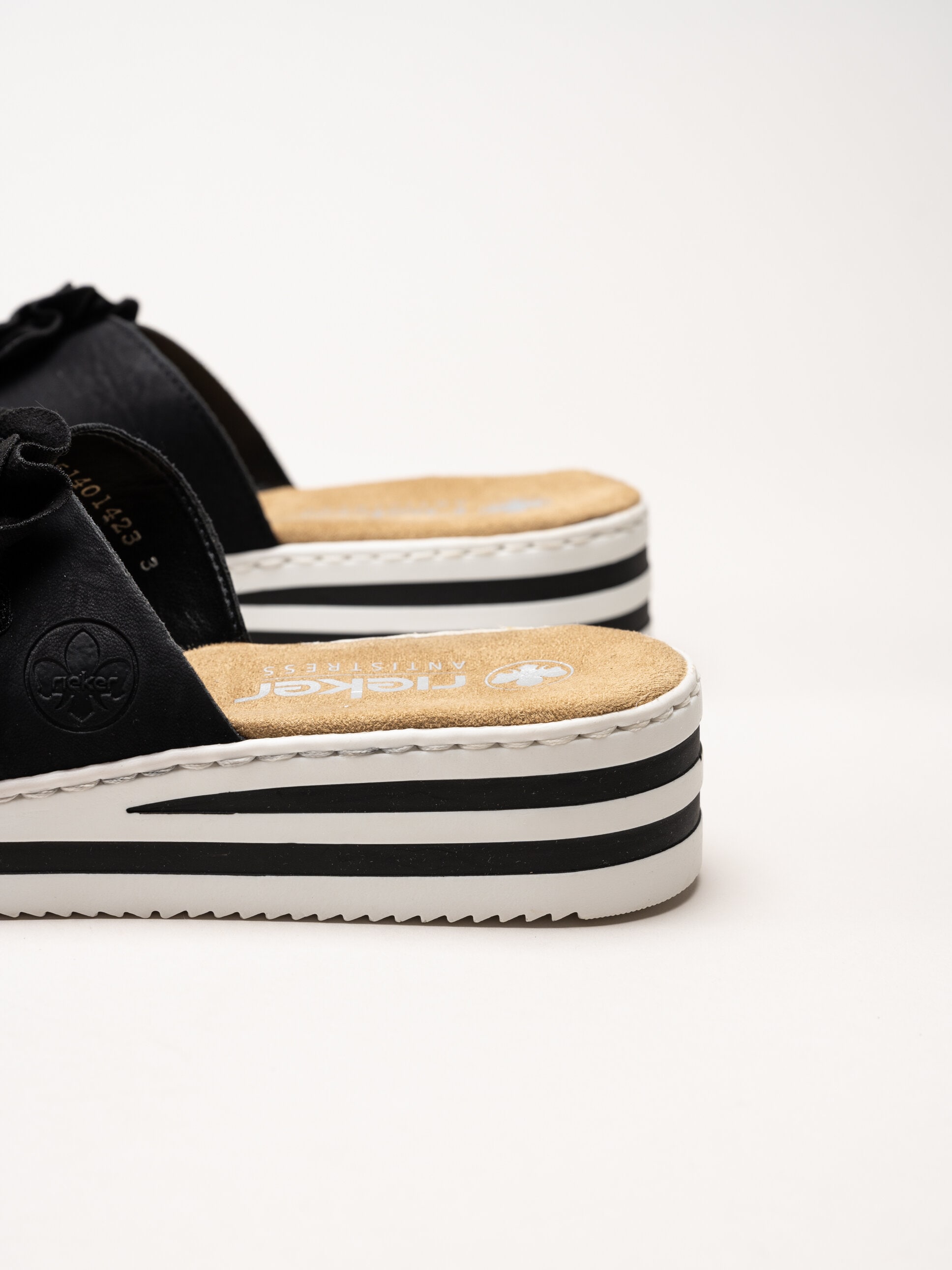 Rieker - Svarta slip in sandaler med rosett