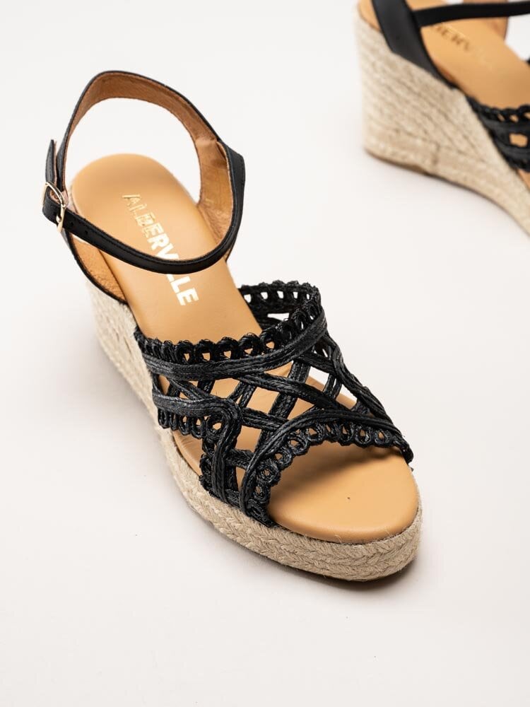 Alberville - Viveca Macrame - Svarta kilklackade sandaletter