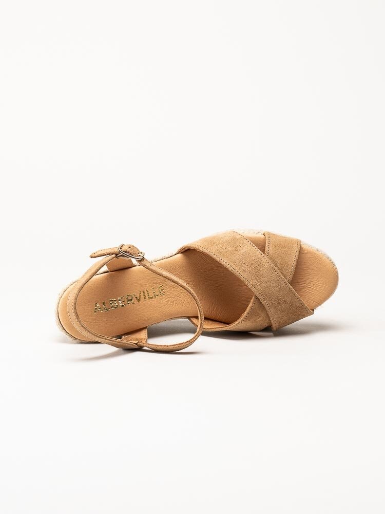 Alberville - Vendy Suede Elche - Ljusbruna kilklackade sandaletter i mocka