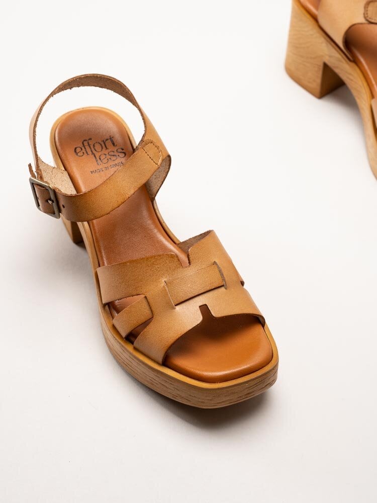 Effortless - Ljusbruna skinnsandaletter med klack