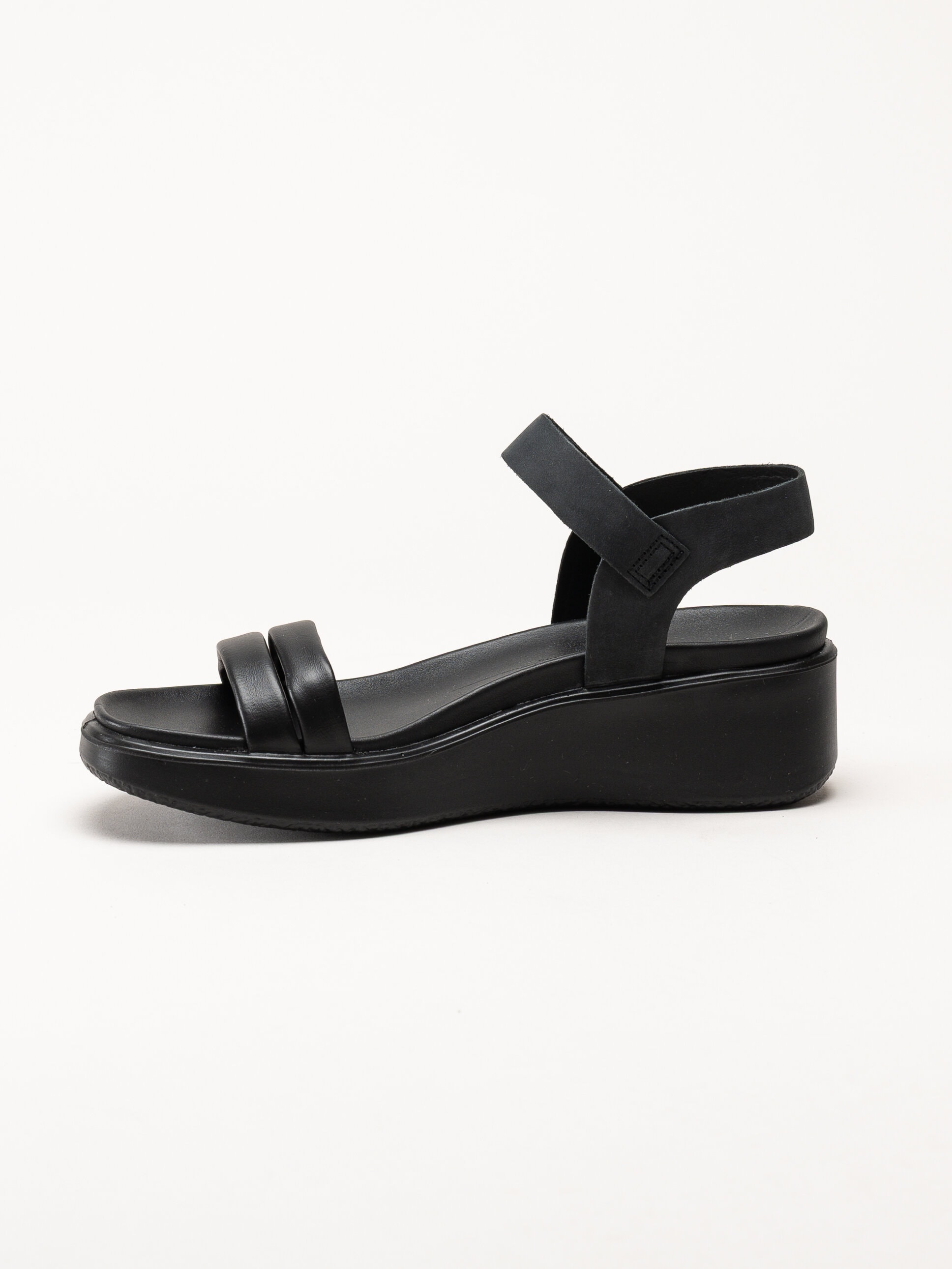 Ecco - Flowt W Wedge - Svarta sandaler i skinn med kilklack