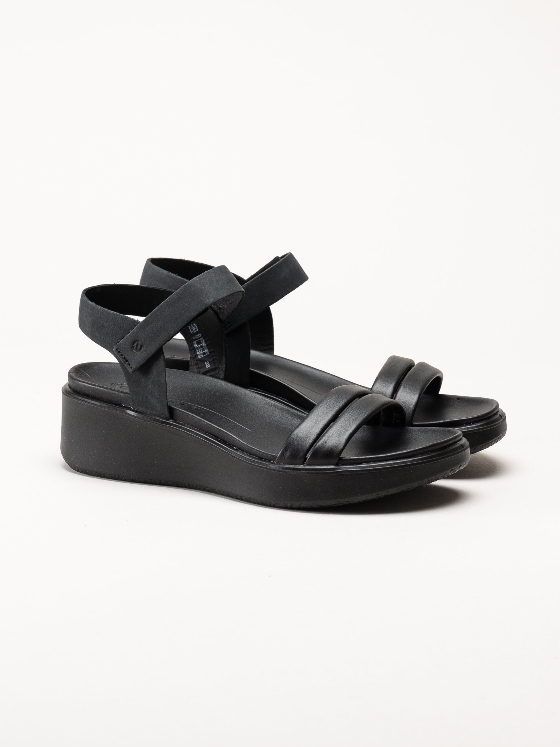 Ecco - Flowt W Wedge - Svarta sandaler i skinn med kilklack