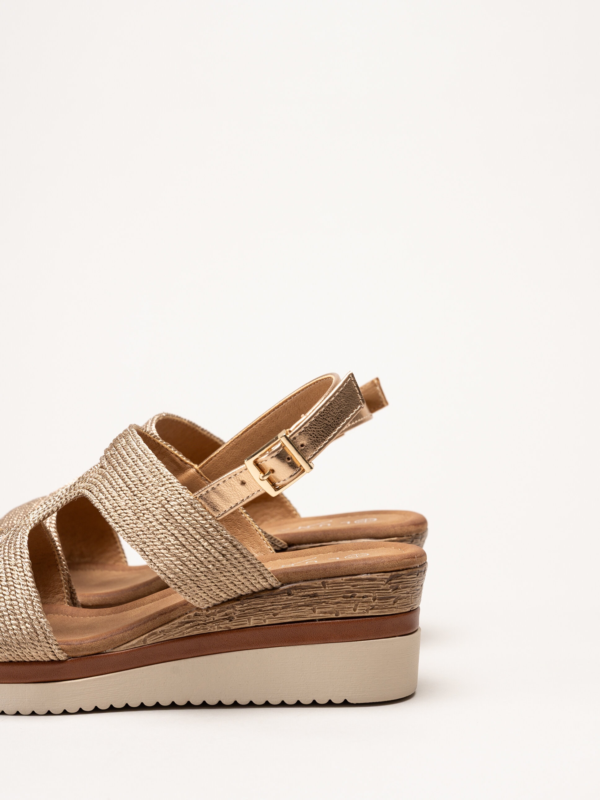 Lunar - 246Allegra - Guldfärgade sandaletter