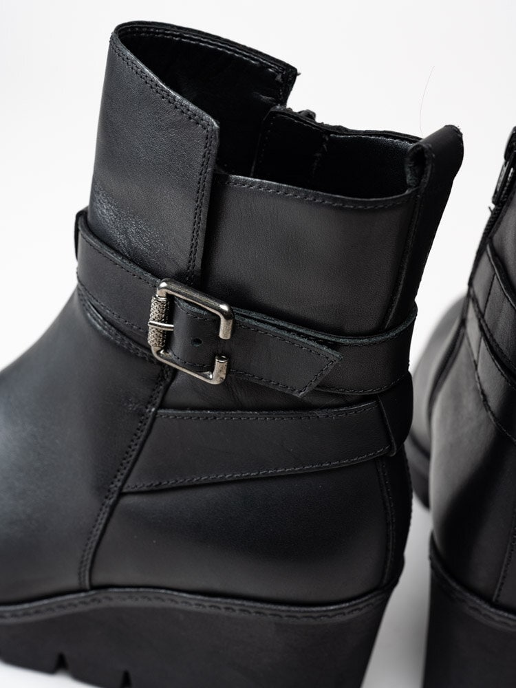 Gabor - Svarta kilklackade boots med spänne
