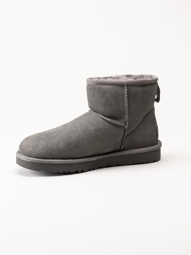 UGG - W Classic Mini II - Grå fårskinnsfodrade vinterboots i mocka