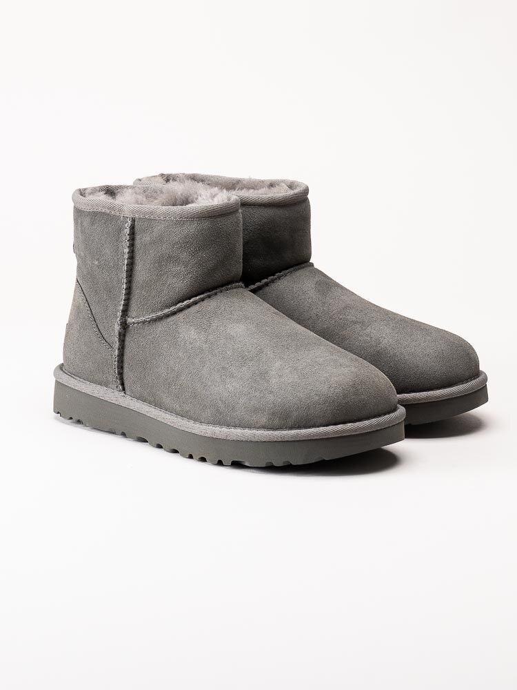 UGG - W Classic Mini II - Grå fårskinnsfodrade vinterboots i mocka