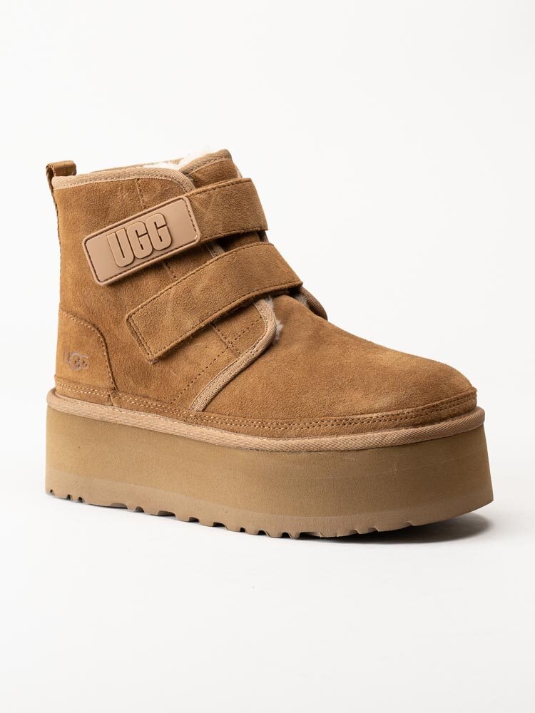 UGG - W Neumel Platform - Ljusbruna platåboots i mocka